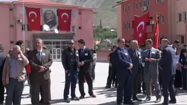 Soma Şehitleri Anısına Karanfil