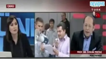 Gözyaşlarına Boğuldu, 'Beni Ekrandan Alın' Dedi!