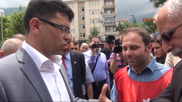 Hastane Önündeki Gösteride 'Çadır' Kavgası
