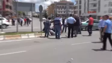 Öğrenci Servisi ile Otomobil Çarpıştı 9 Yaralı