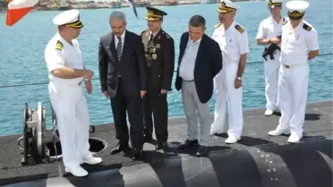 Askeri Gemiler Kuşadası Limanı'nda