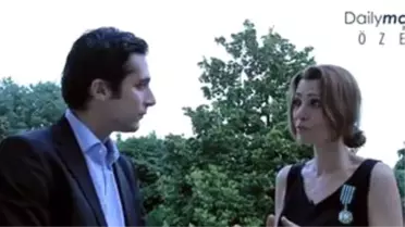 Dailymotiontürkiye Özel: Elif Şafak'a Sanat ve Edebiyat Şövalyesi Nişanı