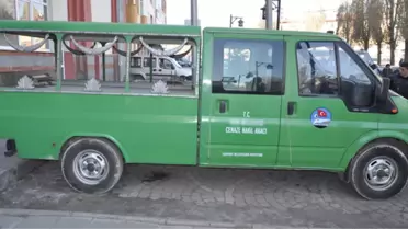 Cenaze Taşınan Kamyonetten Düşen 3 Kişi Yaralandı