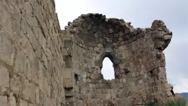 Oltu'da Define Avcıları Tarihi Kiliseyi Harabeye Çevirdi