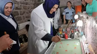 Protokol Mensuplarının Eşleri Ebru Sanatında Yarıştı