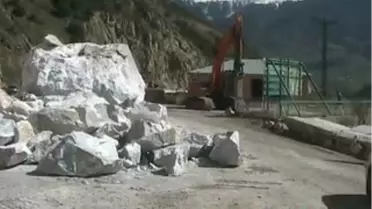 Gümüşhane-Giresun Karayolunda Heyelan