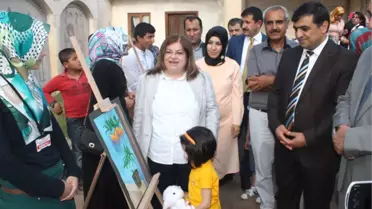 Kadınlar, El Emeği Göz Nuru Eserlerini Sergiledi