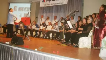 Burhaniye'deki Emekli Korosu İlgi Görüyor