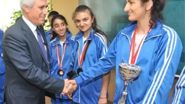 Duyum İşitme Engelliler Kupayı Bozbey'e Getirdi