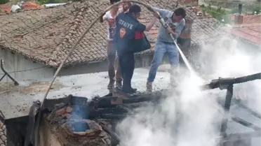 Havran'daki Yangında İki Ev Kül Oldu