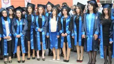Cizre Myo'da Öğrencilerin Mezuniyet Coşkusu