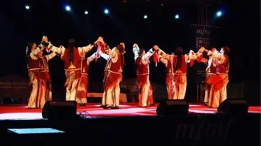 Devlet Halk Dansları Topluluğu'ndan Muhteşem Performans