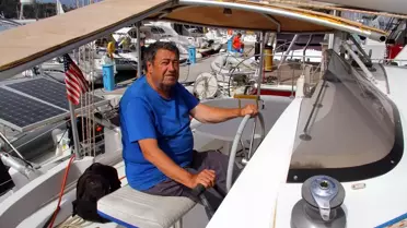 Hayatlarını Mavi Düşlere Adayanlar, Yaz Aylarını Teknede Geçiriyor