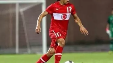 Yüzerken Kaybolan Milli Futbolcu Denizde Aranıyor