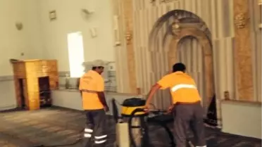 Aksaray'da Camiler Gülsuyu ile Temizletiliyor
