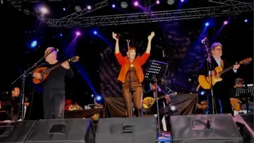 Grup Gündoğarken ve Yeşil Salkım'dan Muhteşem Konser