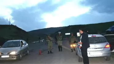 Göstericiler, Muş'ta Yol Kesip Kimlik Kontrolü Yaptı