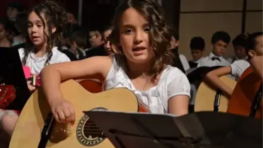 Minik Öğrencilerden Dev Orkestra