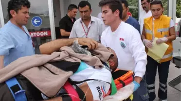 Fethiye'de Paraşütçü ve Yolcusu Kayalıklarda Asılı Kaldı