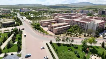 Selçuk Üniversitesi Kadın Sekreterin İşine Son Verdi