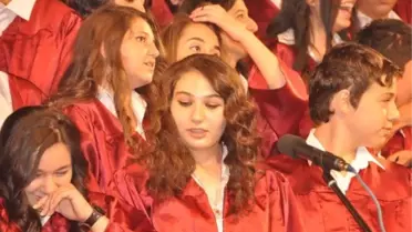 GKV Ortaokulu'ndan 137 Öğrenci Kep Atarak Veda Etti