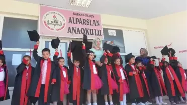 Anaokulunda Mezuniyet Sevinci