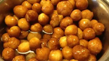 Dinar'da Esnaf, Vatandaşlara Lokma Tatlısı Dağıttı