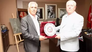 Bozbey'e Geleneksel Spor'dan Plaket