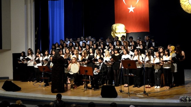 Gönüllü Öğrencilerin Korosu Sevilen Türküleri Seslendirdi