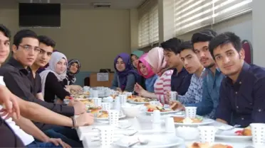 Liseli Gençlerin Mezuniyet Programı