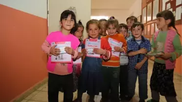 Öğrencilere Diş Macunu ve Diş Fırçası