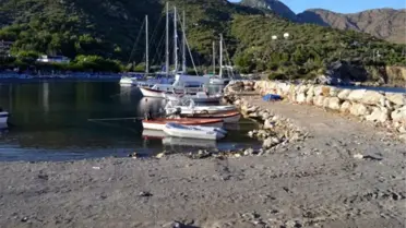 İskele Olmayınca Turistler Karaya Zor Çıkıyor