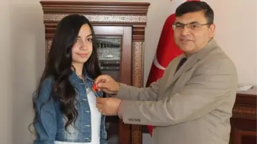 Beyşehir'de Başarılı Öğrenciler Altınla Ödüllendirildi