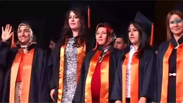 Karnı Burnunda Üniversiteden Mezun Oldu