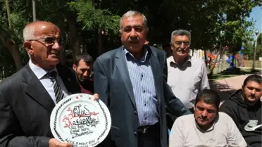 Engellilerden İpekyolu Belediyesi'ne Plaket