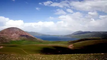 Doğu'da Besiciler Yaylalara Çıkıyor