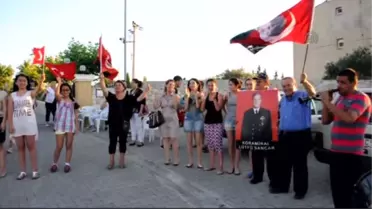 Tahliye edilen komutanlar, harmandalı oynadı -