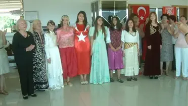 Yardım Sevenlerden Nostaljik Defileli Yemek