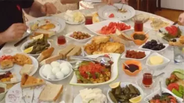 Bezmialem Vakıf Üniversitesi'nden Ramazan'da Beslenme Önerileri