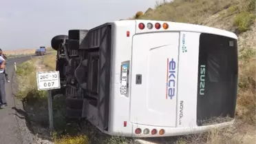 Kayseri-Ankara Karayolunda Minibüs Devrildi: 8 Yaralı