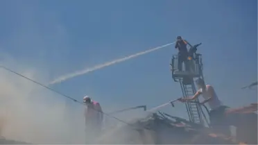 Kütahya'da 2 Ahşap Ev Alevlere Teslim Oldu