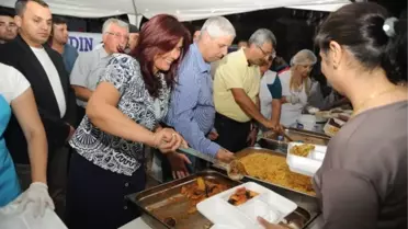 Başkan Çerçioğlu, Söke İftarında Vatandaşlara Yemek Dağıttı