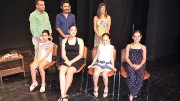Tiyatrocu 4 Kız Kanser Hastası İçin Saçlarını Kestirip Bağışladı