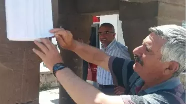 Ahlat'ta Cumhurbaşkanlığı Seçmen Listeleri Askıya Alındı