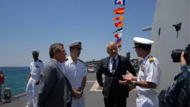Kuşadası Protokolünden ABD Askeri Gemisine Ziyaret