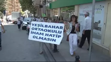 Okullarının 'İmam Hatip Ortaokulu'na' Dönüştürülmesini Protesto Ettiler