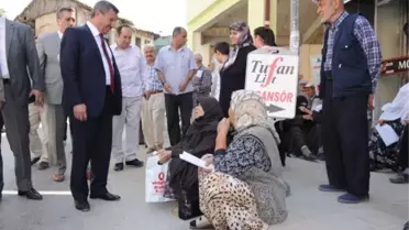 Kart Kuyruğundaki Vatandaşlarla Görüştü