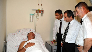 Tonbul Yaralı Polisi Ziyaret Etti