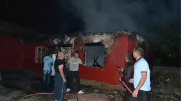 Tek Katlı Ev Yangında Kullanılamaz Hale Geldi