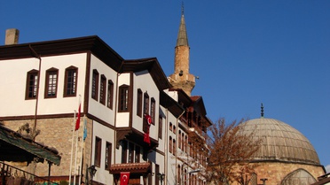 Yıllara Meydan Okuyan Camiler
